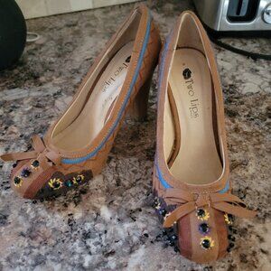 Two Lips Ladies Pumps-Size 6 1/2